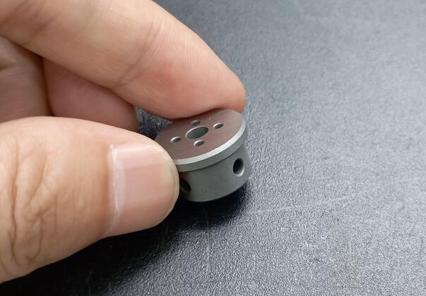 磨粒流究竟是怎么去除內(nèi)孔毛刺的，我做了個3D模擬！