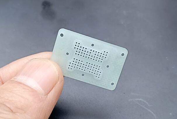 硬質塑料小孔去毛刺，可以用液態(tài)磨粒流嗎？